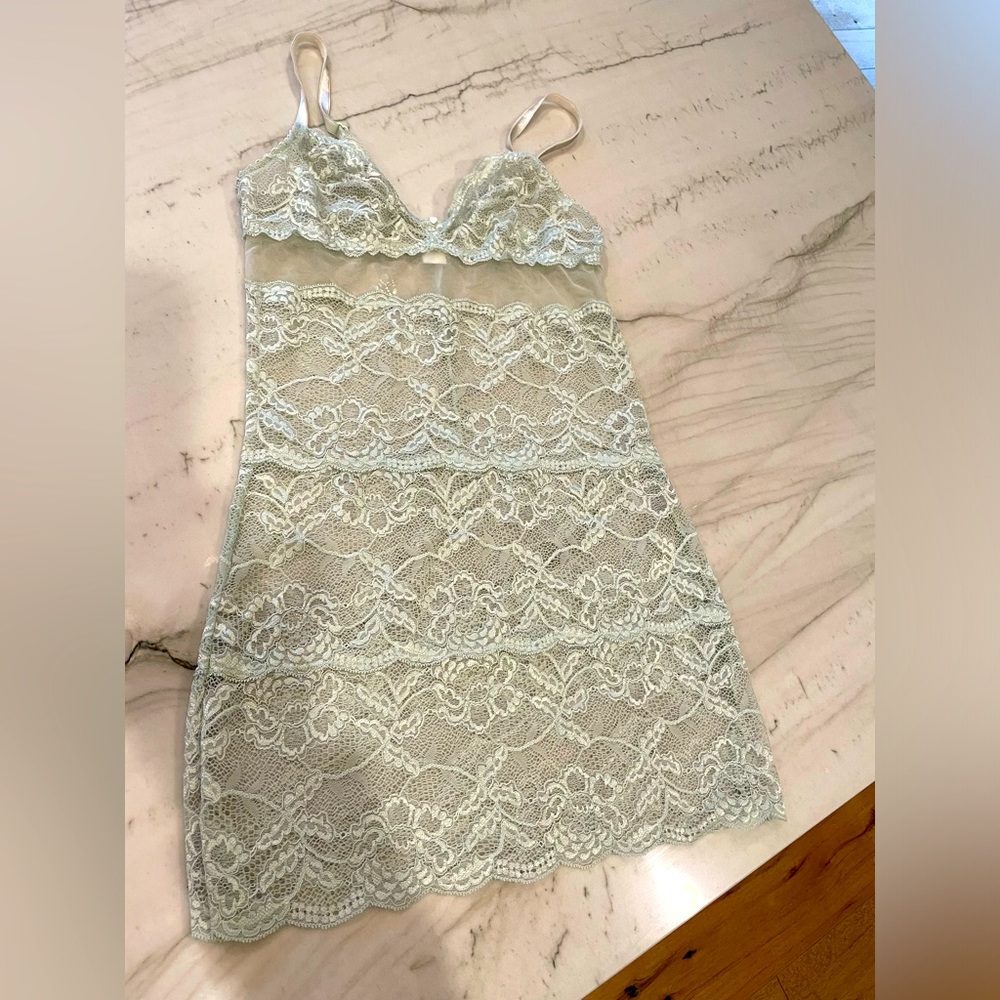 CLO Intimo mint lace and mesh chemise, sz S, beautiful to wear, great condition